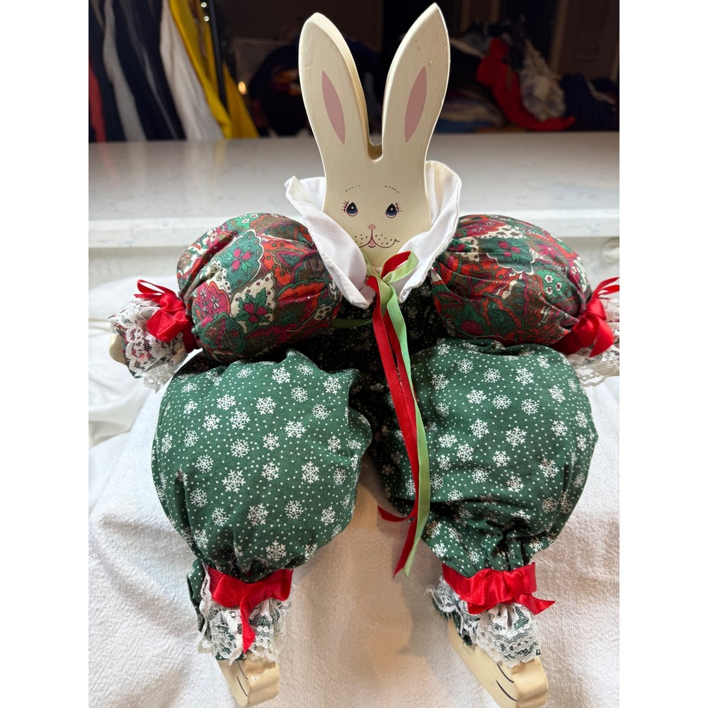 Vintage‎ Wooden Shelf Sitter Bunny Rabbit Christmas Holiday Decor Green Red 15in
